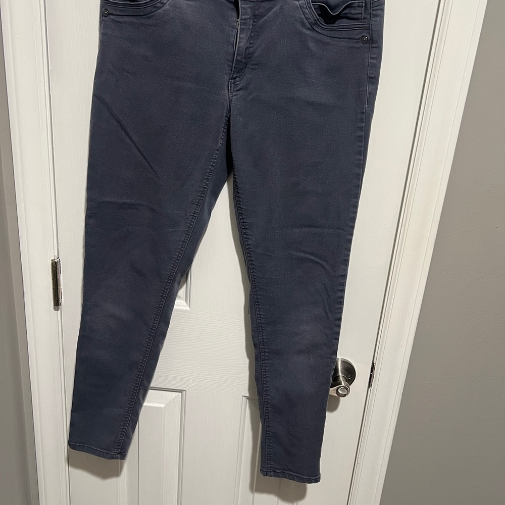 Democracy Women's Skinny Jeans in Charcoal